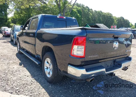 2021 Ram 1500 Big Horn 4X4 6'4 Box z USA, uszkodzony, nr VIN 1C6SRFMT9MN572920